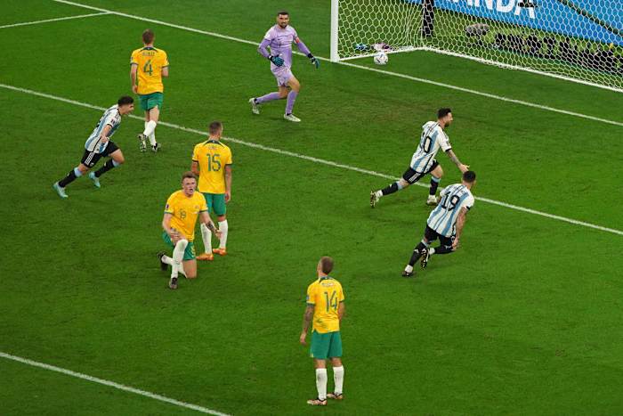 Argentina sufre pero avanza a cuartos con un Messi genial